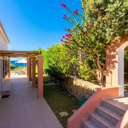 فيلة Antigoni House